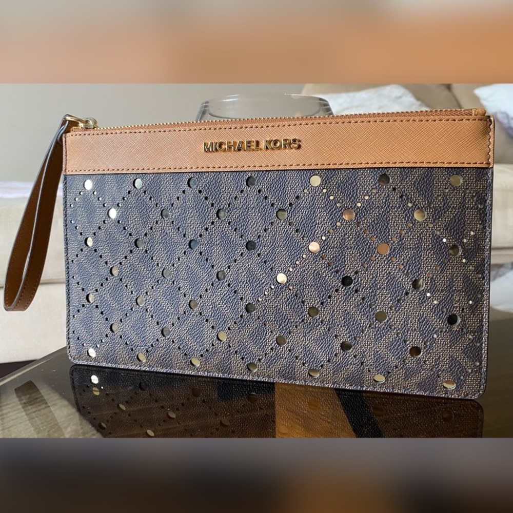 NWOT- Michael Kors leather wristlet / wallet